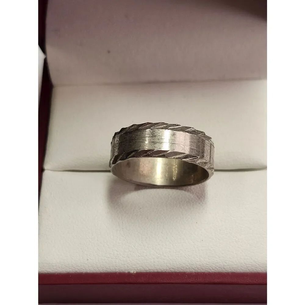 Silver Men’s Textured Band Ring Size 9